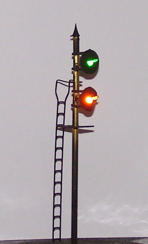 Great Western twin head searchlight signal showing Caution