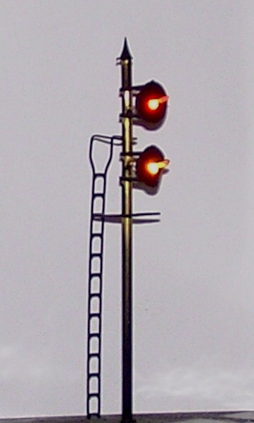 Great Western twin head searchlight signal showing Stop